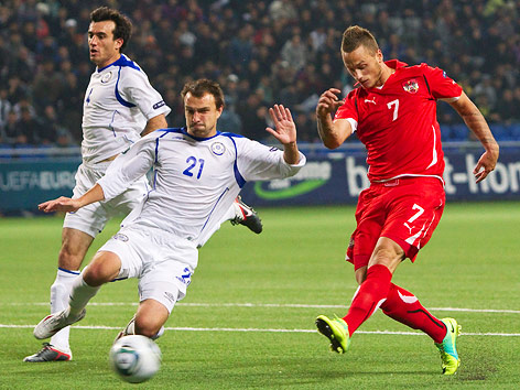 © Reuters/Shamil Zhumatov Mikhail Rozhkov (KAZ) gegen Marko Arnautovic (AUT)