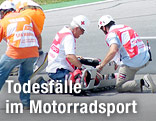 Shoya Tomizawa wird von Sanitätern behandelt