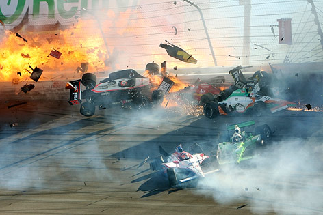 © Reuters/Barry Ambrose Crash beim Rennen in Las Vegas