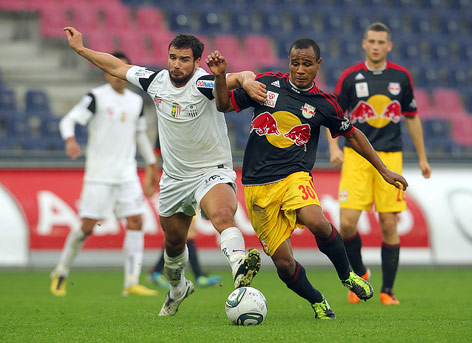 Robert Schellander (LASK) und Leonardo  (Redbull Salzburg)