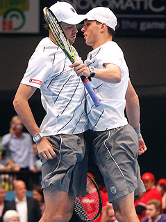 © APA/Georg Hochmuth Sprung von Bob und Mike Bryan