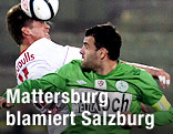 Kopfballduell zwischen Franz Schiemer (Salzburg) und Ilco Naumoski (Mattersburg)