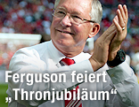 Manchester-United-Coach Sir Alex Ferguson klatscht freudig in seine Hände