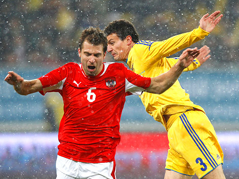 Andreas Ivanschitz (AUT) und Artem Fedetskiy (UKR)