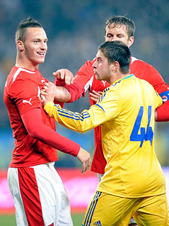 © APA/Roland Schlager Marko Arnautovic (AUT) und Yaroslav Rakytskiy
