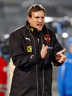 © GEPA/Josef Bollwein Trainer Andreas Herzog feuert sein Team an