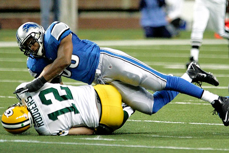 © AP/Duane Burleson Aaron Rodgers (Green Bay Packers) und Landon Johnson (Detroit Lions)