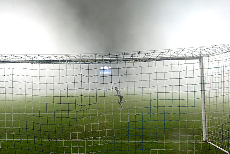 Rauchschwaden im Stadion von Zenit St. Petersburg
