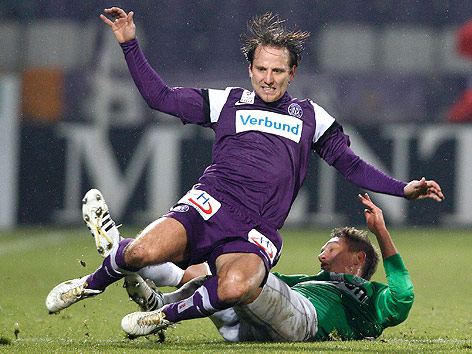 © APA/Georg Hochmuth Zweikampf zwischen Tomas Jun (Austria) und Stefan Ilsanker (Mattersburg)
