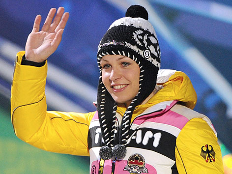 © APA/EPA/dpa/Patrick Seeger Die deutsche Biathletin Magdalena Neuner winkt
