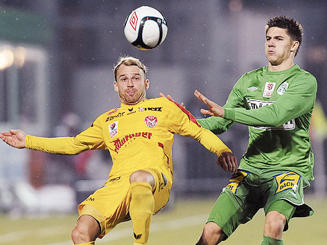 © APA/Andreas Pessenlehner Markus Felfernig (Kapfenberg) und Patrick Farkas (Mattersburg)