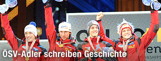 &Ouml;SV-Athleten mit Pokal