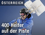Mann mit Schneeschaufel