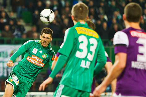 © ORF.at/Dominique Hammer Christopher Trimmel (Rapid) bei einem Kopfball
