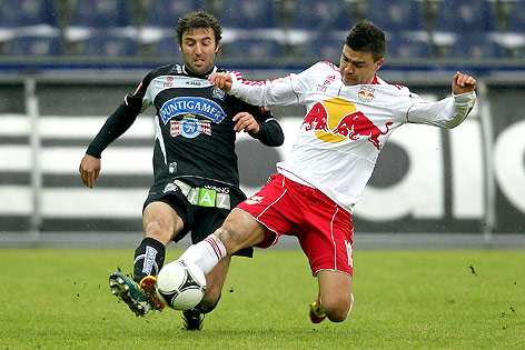 © GEPA/Felix Roittner Zweikampf von Joachim Standfest (Sturm) und Cristiano (Salzburg)