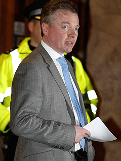 © Reuters/David Moir Glasgow-Rangers-Besitzer Craig Whyte nach dem Verlesen seines Statements im Ibrox Stadion in Glasgow