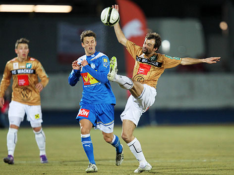 Daniel Wolf (Wr.Neustadt) und Alexander Hauser (Wacker Innsbruck)