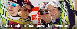 Martin Koch, Gregor Schlierenzauer, Thomas Morgenstern und Andreas Kofler während der Siegerehrung