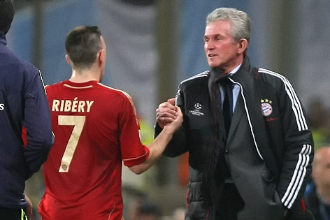 © AP/Claude Paris Jupp Heynckes klatscht mit Frank Ribery ab