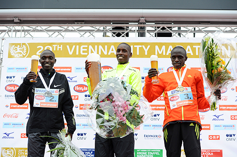 © GEPA/M. Hoermandinger Siegerehrung mit Gilbert Yegon, Henry Sugut und John Kiprotich (alle aus Kenia)