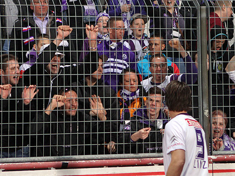 © dapd/Markus Leodolter Roland Linz (Austria) vor erzürnten Fans