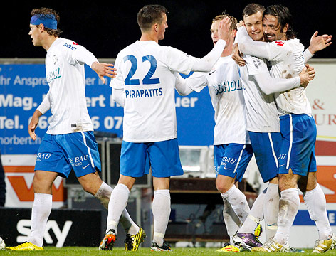 Jubelnde Grödig-Spieler