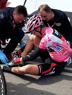 © AP/Daniele Badolato Taylor Phinney nach seinem Sturz
