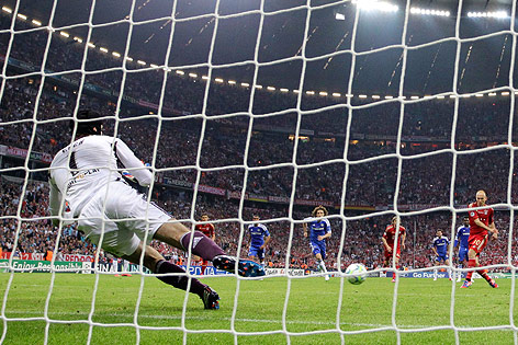 © AP/Matt Dunham Elfmeterschuss von Arjen Robben (Bayern)