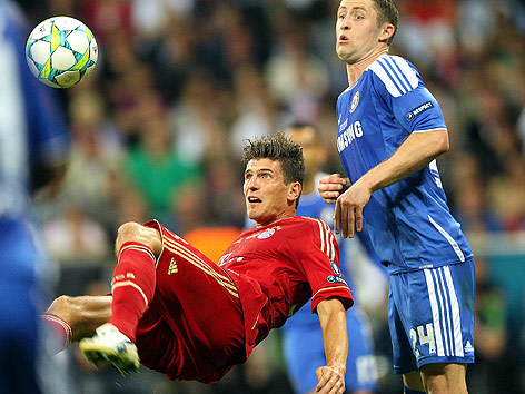 © APA/Daniel Krug Mario Gomez (Bayern) und Gahill Gary (Chelsea)