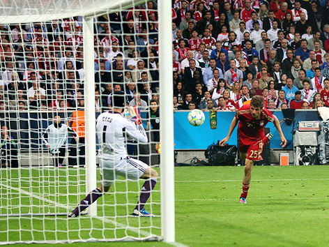 © Reuters/Michael Dalder Kopftor von Thomas Müller (Bayern München)
