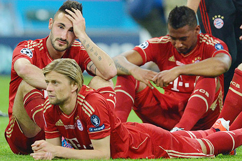 © APA/EPA/dpa/Marcus Brandt Enttäuschung bei den Bayern-Spielern Anatoliy Tymoschtschuk, Jerome Boateng und Diego Contento