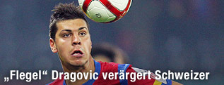 Aleksandar Dragovic (Basel) mit Ball