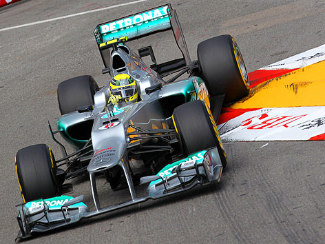 Nico Rosberg fährt in seinem Mercedes um eine Kurve