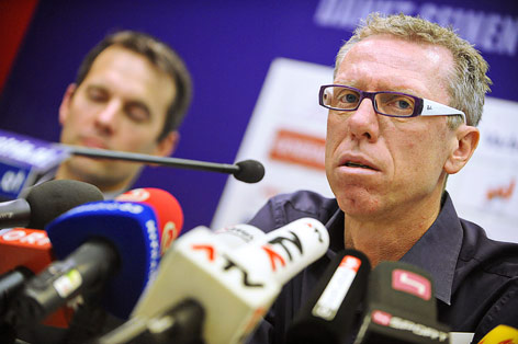 © APA/Herbert Pfarrhofer Neuer Austria-Trainer Peter Stöger während einer Pressekonferenz
