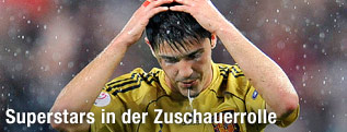 David Villa greift sich im Regen enttäuscht an den Kopf