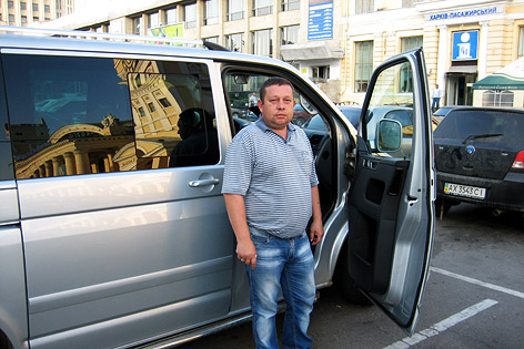 © ORF.at/Harald Hofstetter Mann vor Van