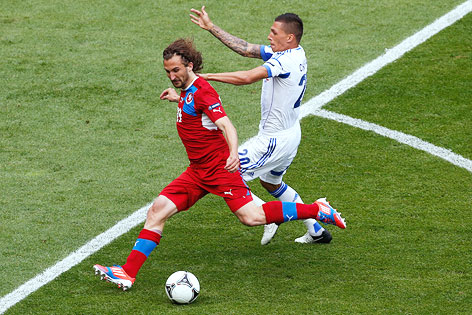 © AP/Anja Niedringhaus Petr Jiracek (CZE) setzt zum Torschuss an