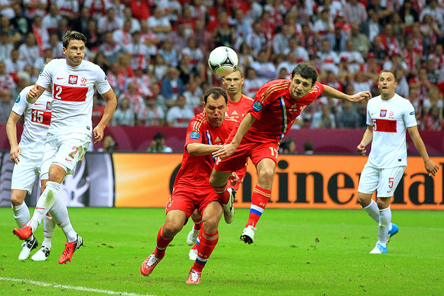 © APA/EPA/Oliver Weiken Kopfballtor von Alan Dsagojew (RUS)