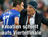 Slaven Bilic (CRO) gibt Mario Mandzukic (CRO) Anweisungen