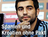 Spaniens Verteidiger Raul Albiol bei einer Pressekonferenz