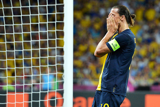 © AP/Martin Meissner Zlatan Ibrahimovic (SWE) hält nach einer vergebenen Torchance seine Hände vor sein Gesicht