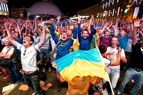 © APA/EPA/Andrew Kravchenko Jubel in der Fanzone von Kiew