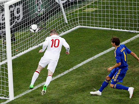 © APA/EPA/Kim Ludbrook Wayne Rooney trifft zum 1:0