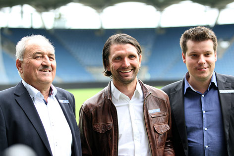 © GEPA/M. Oberlaender Paul Gludovatz (Sportlicher Geschäftsführer), Trainer Peter Hyballa und Christopher Houben (Wirtschaftlicher Geschaeftsführer)