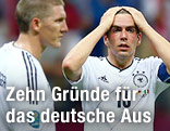 Deutschlands Kapit&auml;n Philipp Lahm greift sich mit beiden H&auml;nden auf seinen Kopf, daneben Bastian Schweinsteiger