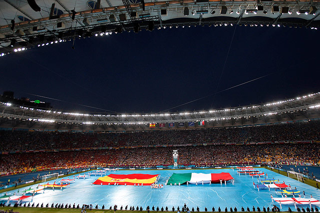 © AP/Darko Vojinovic Choreographie im Stadion von Kiew