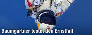 Extremsportler Felix Baumgartner im Sprung