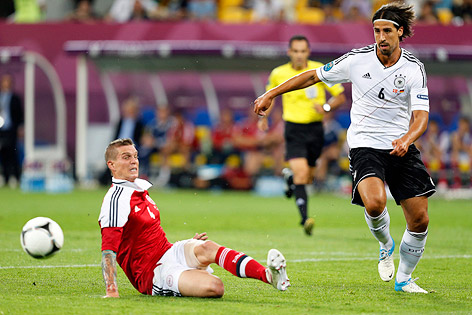 Dänemarks Daniel Agger und Deutschlands Sami Khedira