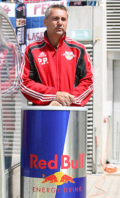 Ex-RB-Leipzig-Coach steht bei einem Red-Bull-Pult