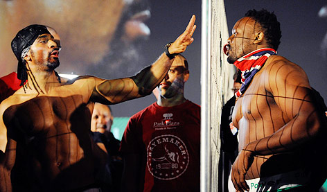 © APA/EPA/Faccundo Arizzabalaga Die Boxer David Haye und Derek Chisora